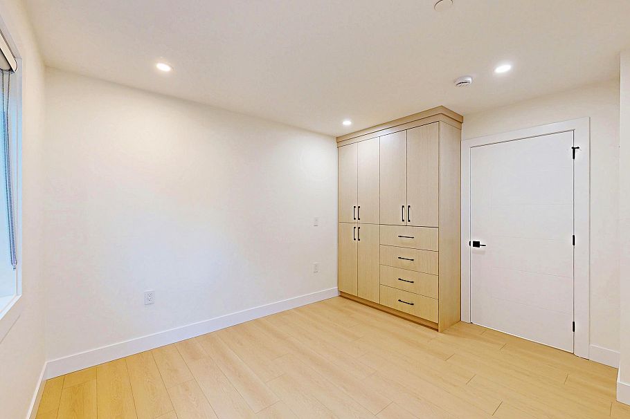 2 3425 Archimedes Street Vancouver, BC - 26