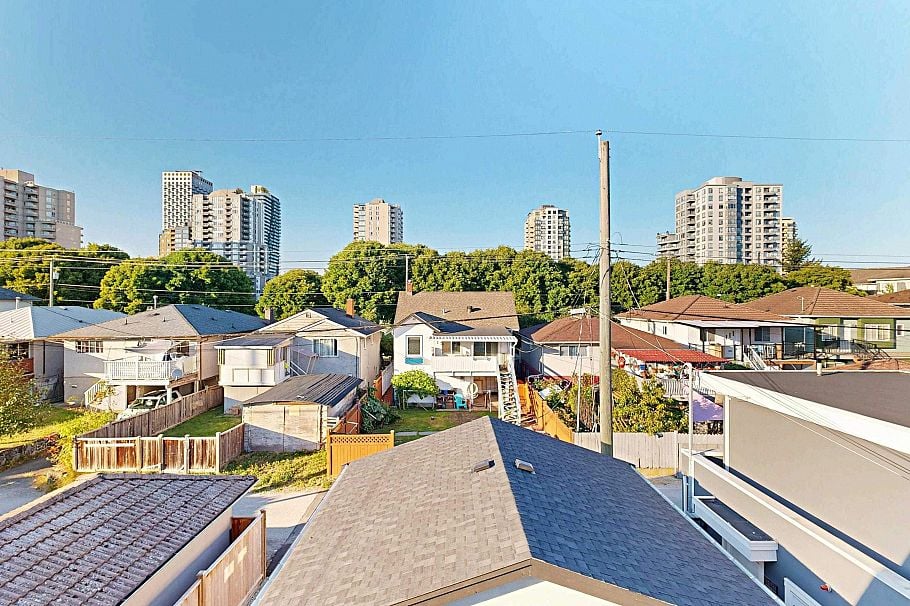 2 3425 Archimedes Street Vancouver, BC - 37