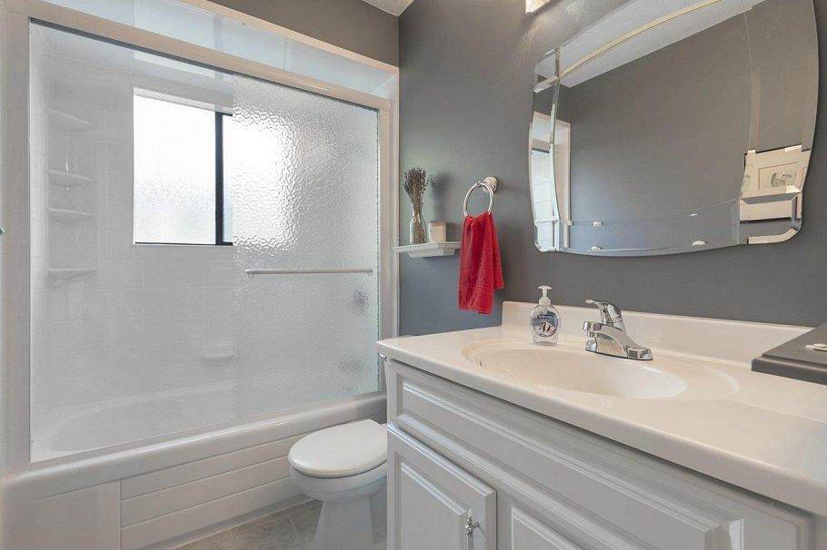 324 W 28th Street North Vancouver, BC - 25