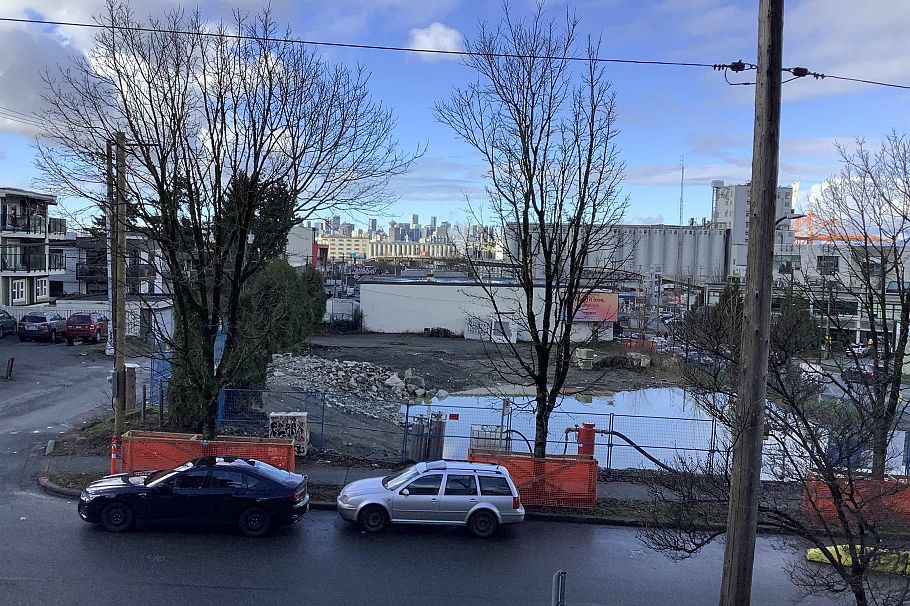 301 16 Lakewood Drive Vancouver, BC - 27