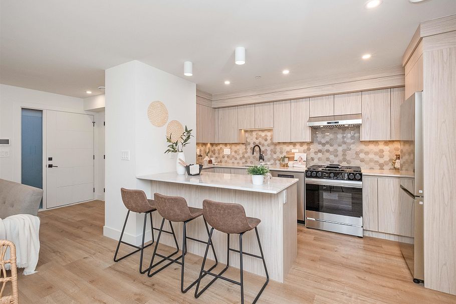 1 2667 E Pender Street Vancouver, BC - 11