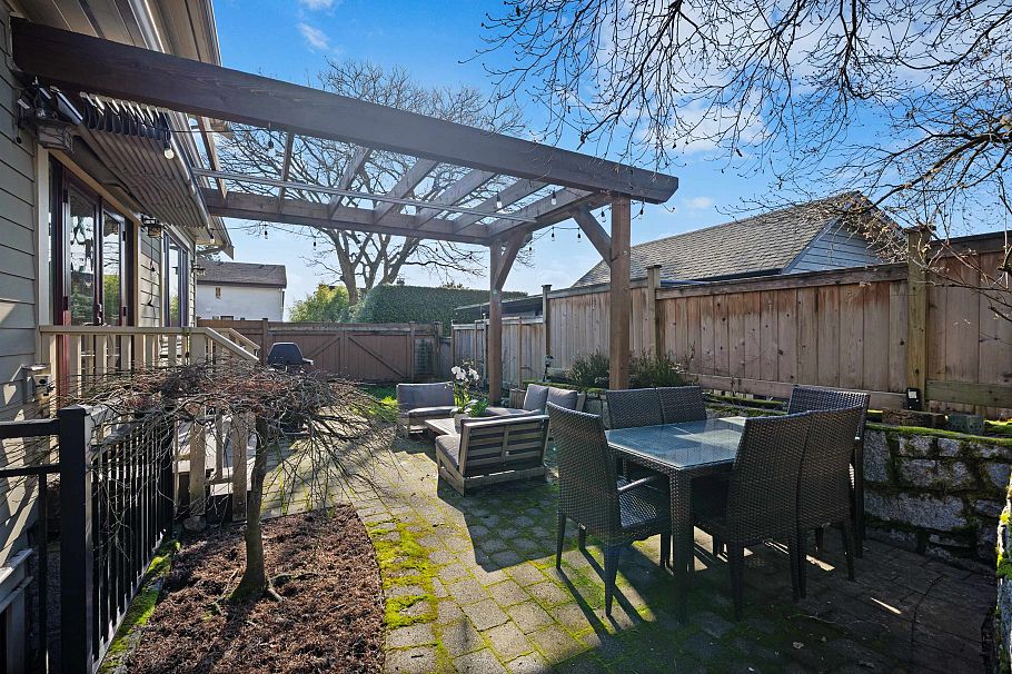 335 E 8th Street North Vancouver, BC - 10