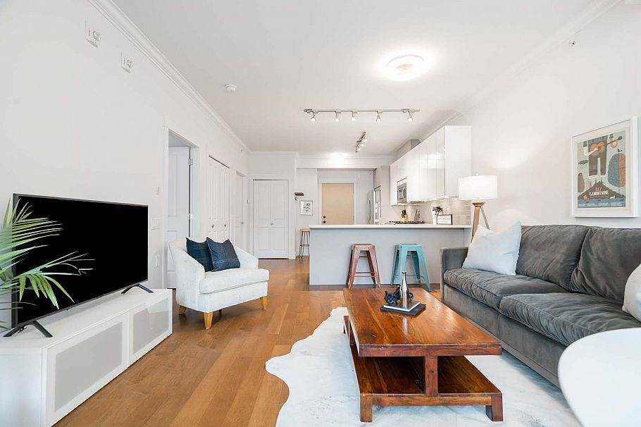 403 857 W 15th Street North Vancouver, BC - 3