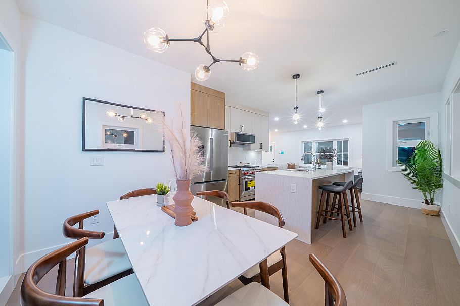 2735 W 8th Avenue Vancouver, BC - 12