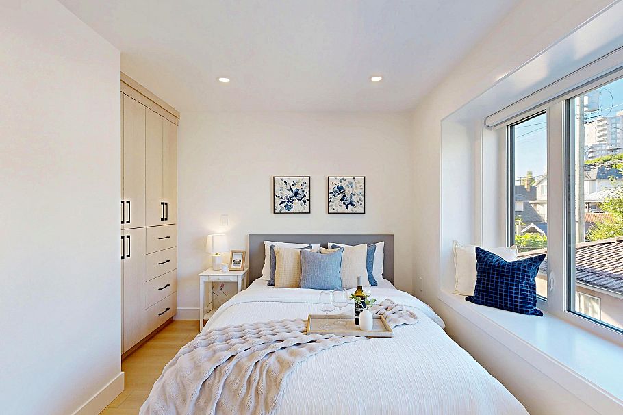 2 3425 Archimedes Street Vancouver, BC - 24