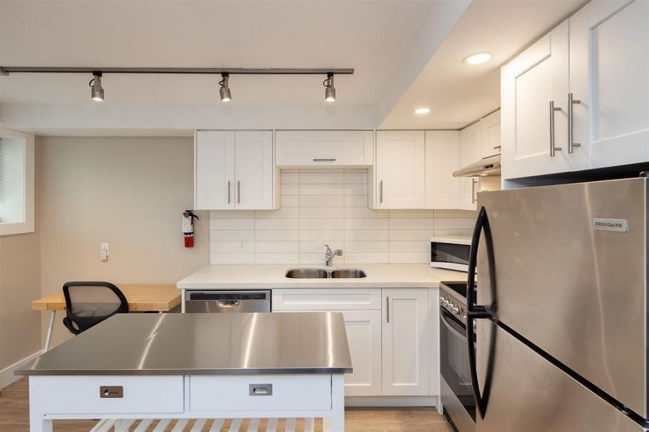 195 W 12 Avenue Vancouver, BC - 14