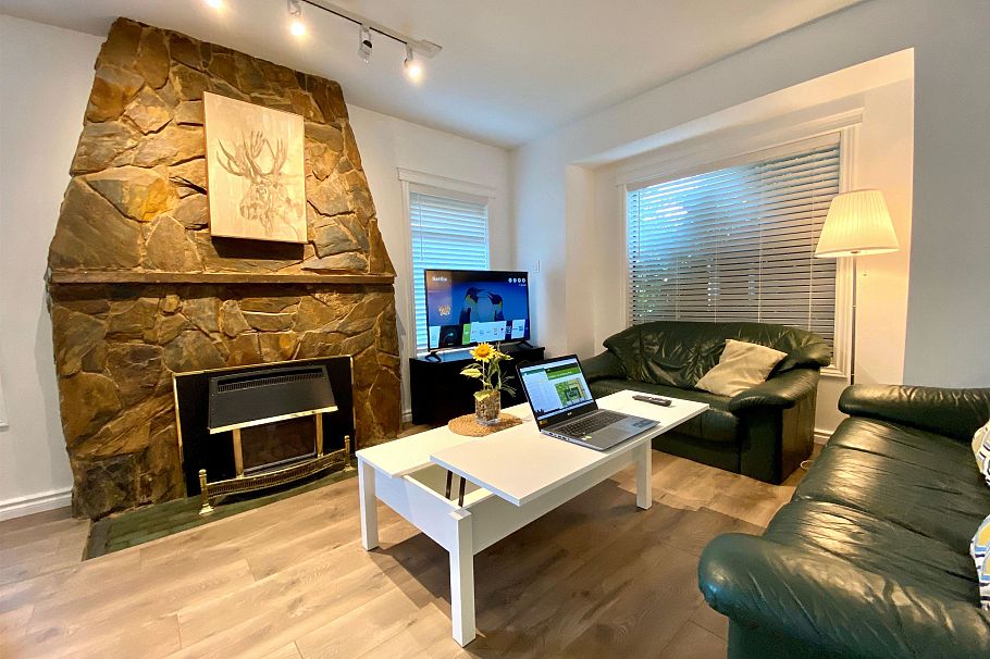 4300 SOUTHWOOD STREET, Burnaby BC V5J 2S2 Burnaby, BC - 1