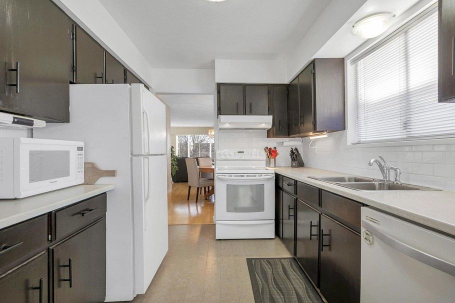 324 W 28th Street North Vancouver, BC - 12