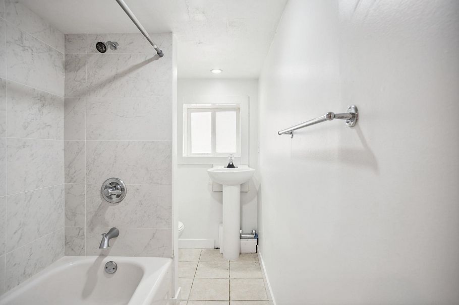 3617 Adanac Street Vancouver, BC - 21