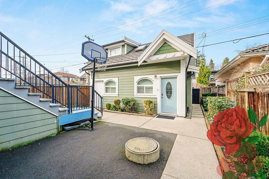 2643 E 8th Avenue Vancouver, BC - 2