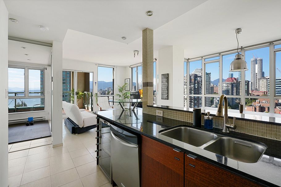 2103 907 Beach Avenue Vancouver, BC - 10