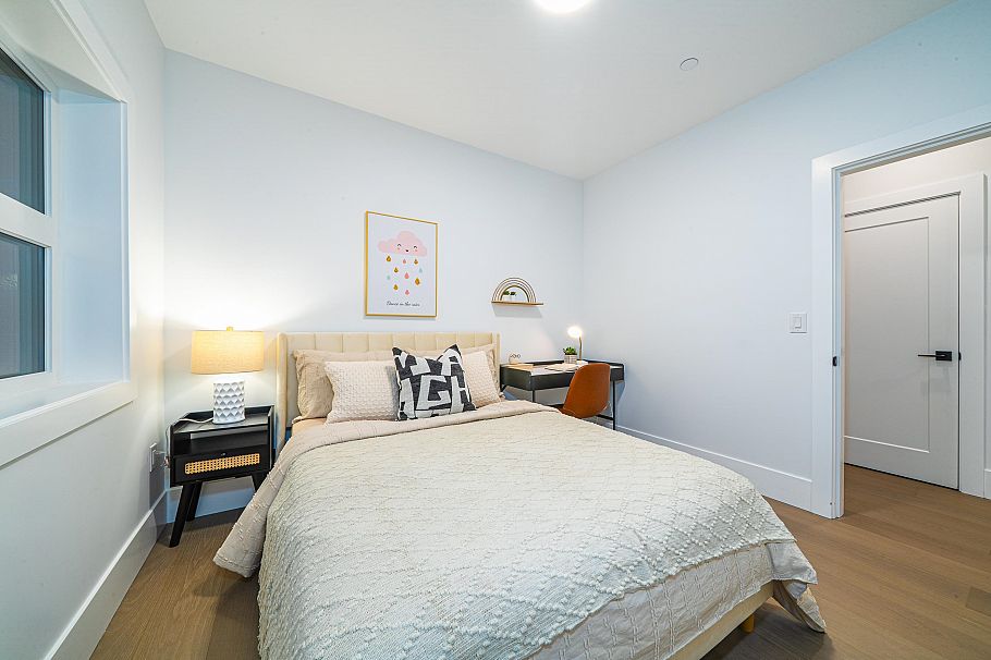 2735 W 8th Avenue Vancouver, BC - 18