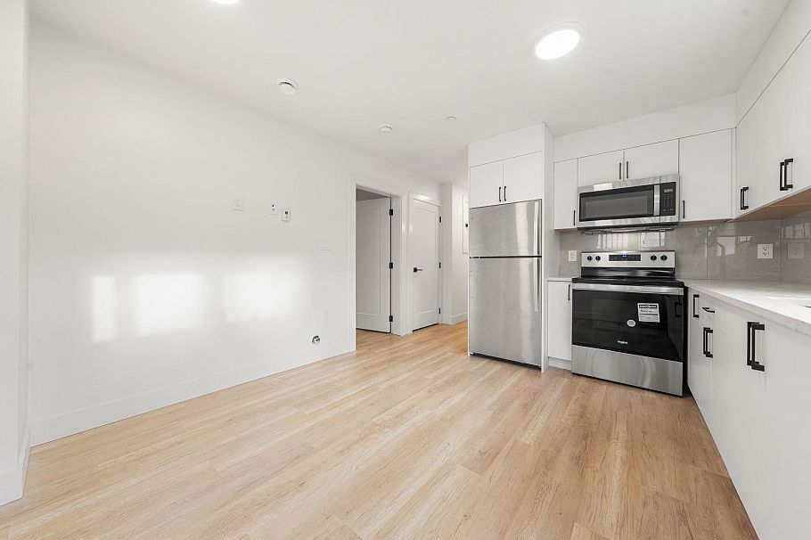 3483 Adanac Street Vancouver, BC - 30