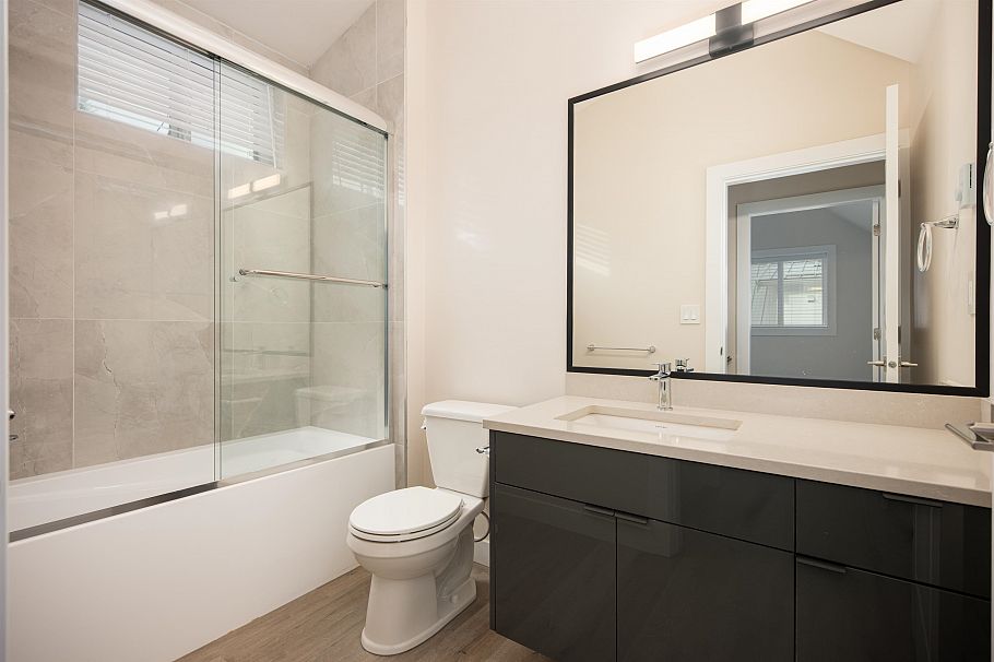 1 58 E 39th Avenue Vancouver, BC - 38