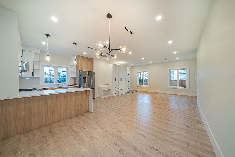 972 Park Drive Vancouver, BC - 36