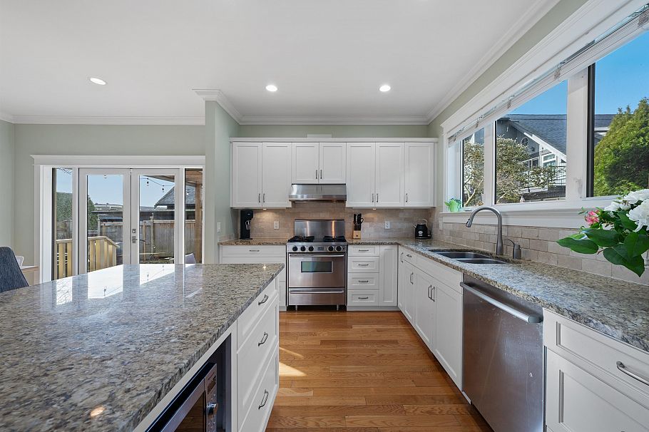 335 E 8th Street North Vancouver, BC - 15