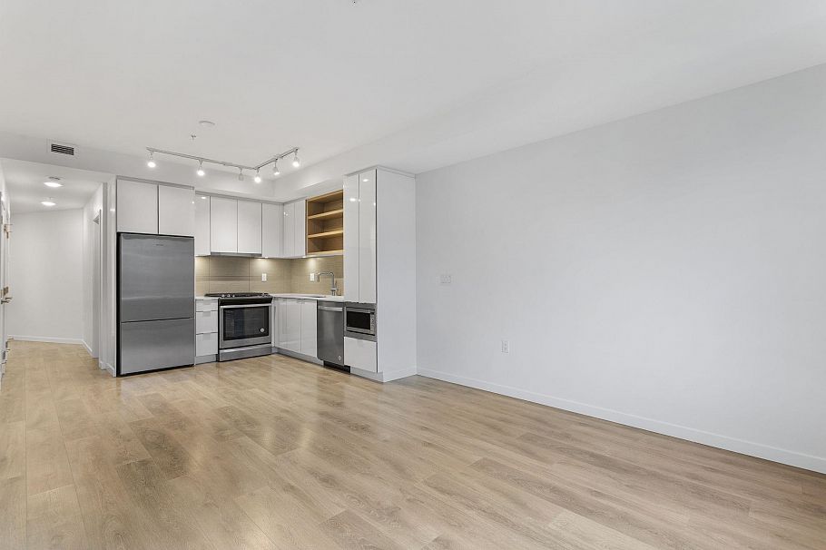 201 725 Marine Drive North Vancouver, BC - 9