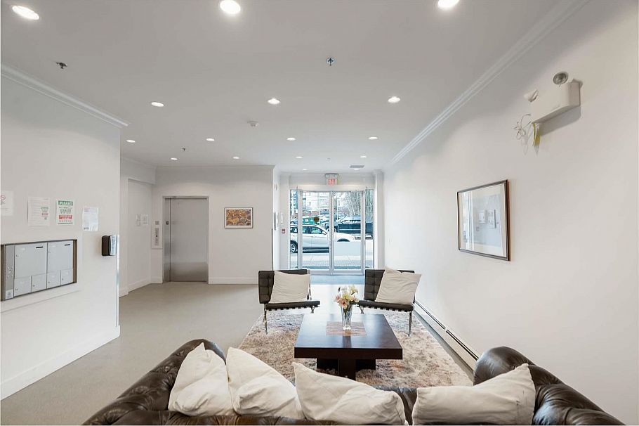 403 857 W 15th Street North Vancouver, BC - 17