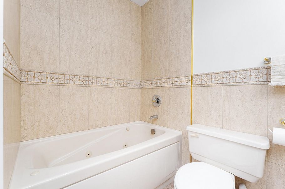 1450 W 40th Avenue Vancouver, BC - 17