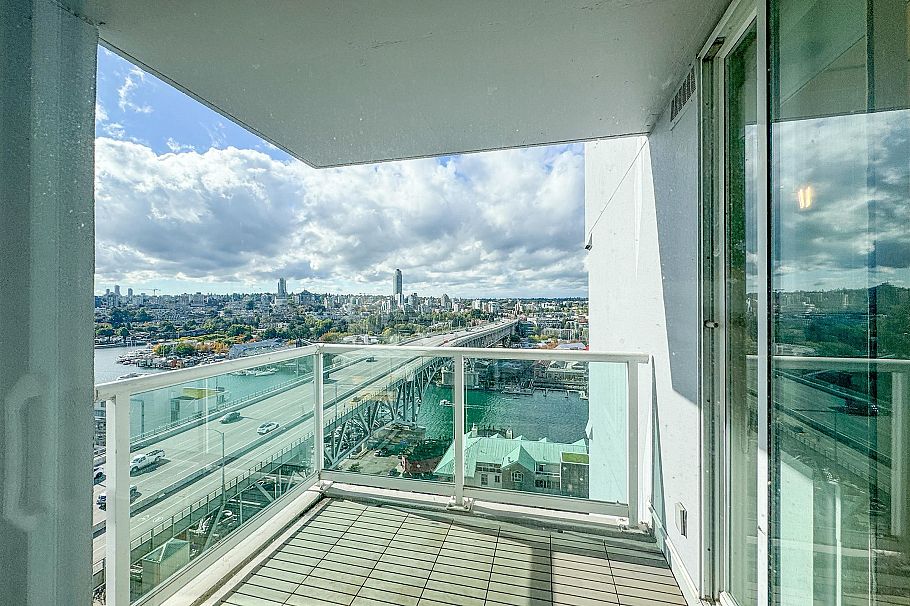 2207 1500 Howe Street Vancouver, BC - 19