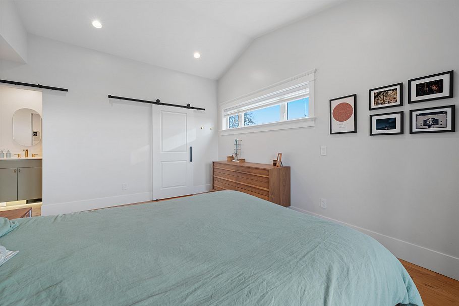 335 E 8th Street North Vancouver, BC - 24