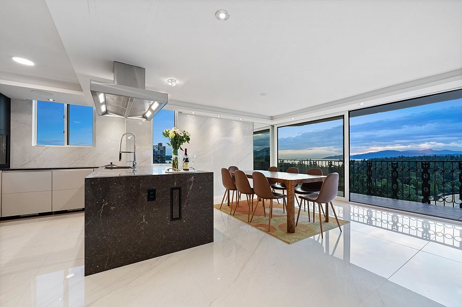 1501 845 Chilco Street Vancouver, BC - 1