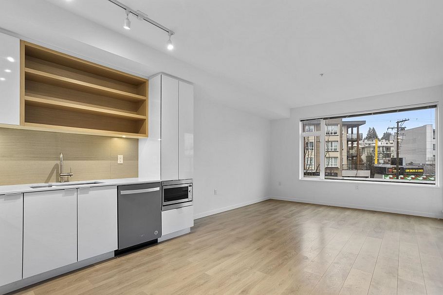 201 725 Marine Drive North Vancouver, BC - 4