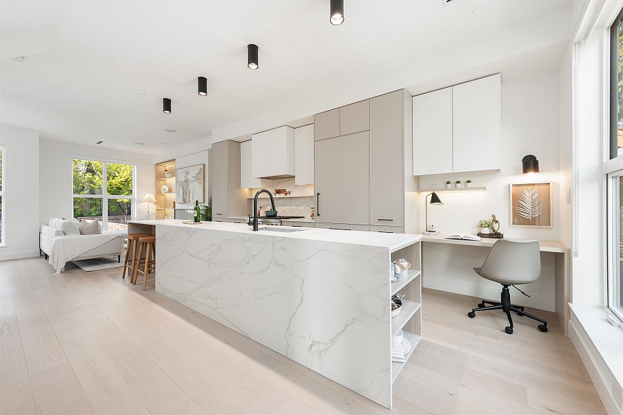 1489 W 52nd Avenue Vancouver, BC - 2