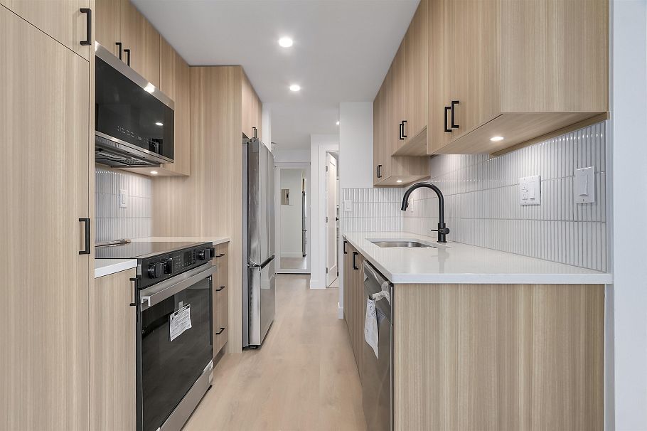 1206 110 W 4th Street North Vancouver, BC - 1