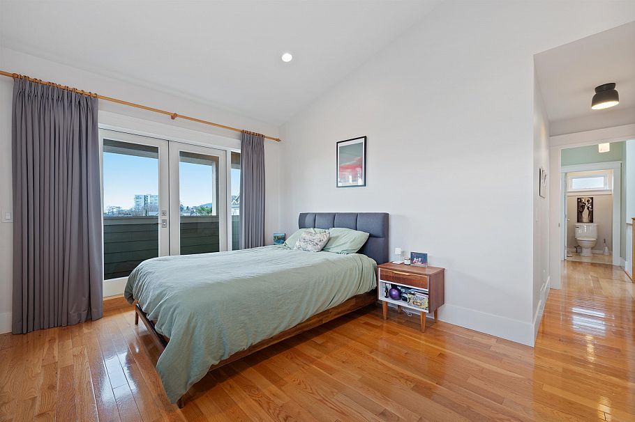 335 E 8th Street North Vancouver, BC - 22