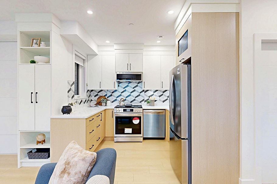 2 3425 Archimedes Street Vancouver, BC - 14