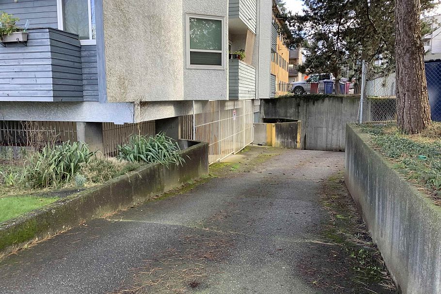 301 16 Lakewood Drive Vancouver, BC - 10