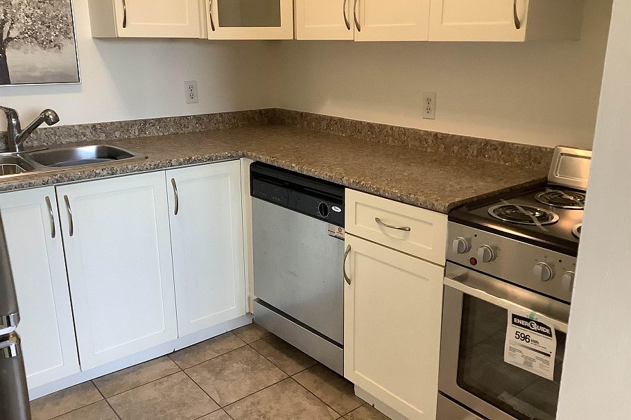 301 16 Lakewood Drive Vancouver, BC - 16