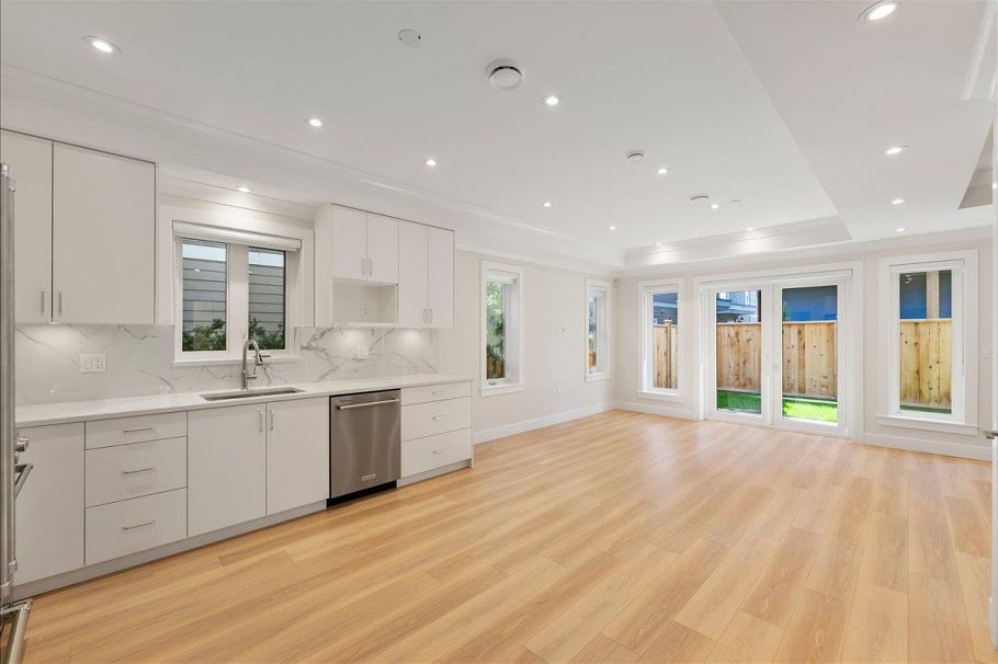 4852 Slocan Street Vancouver, BC - 12