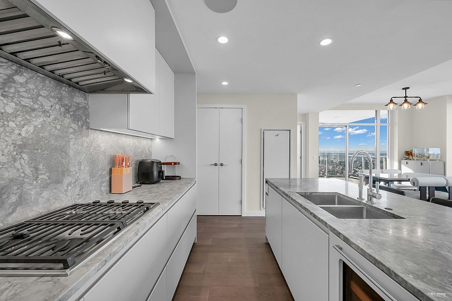 1906 7433 Cambie Street Vancouver, BC - 16