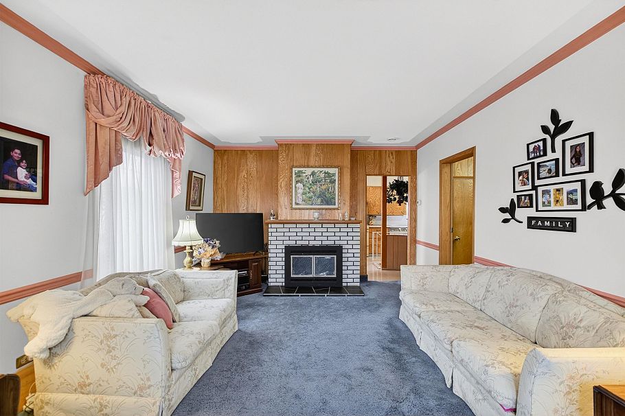 2284 E 45th Avenue Vancouver, BC - 4