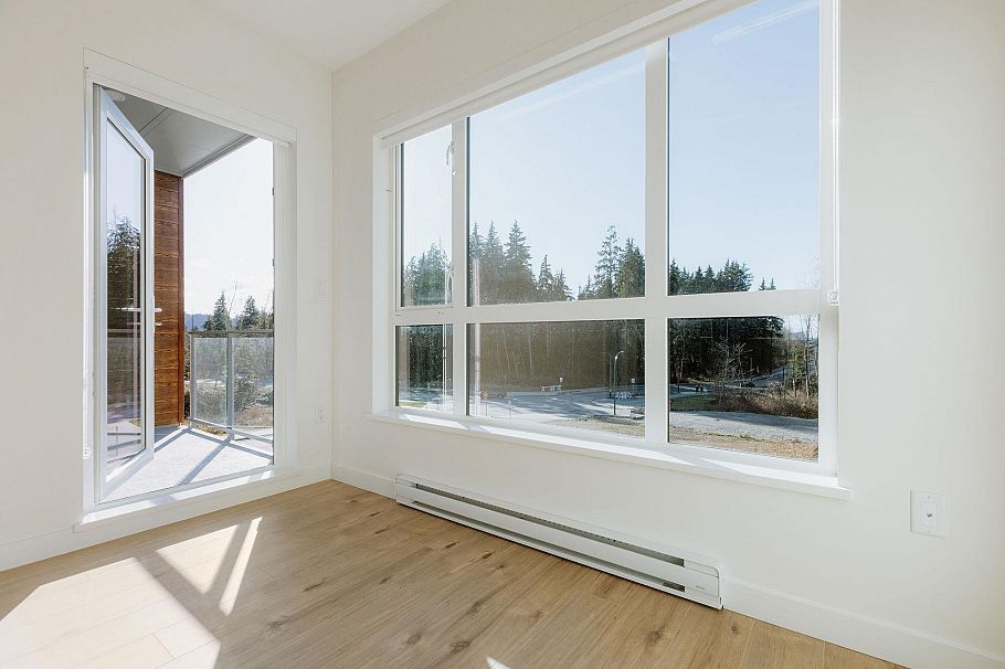 305 3594 Malsum Drive North Vancouver, BC - 3