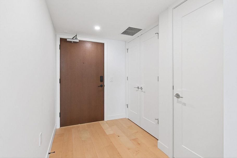 703 135 E 13th Street North Vancouver, BC - 33