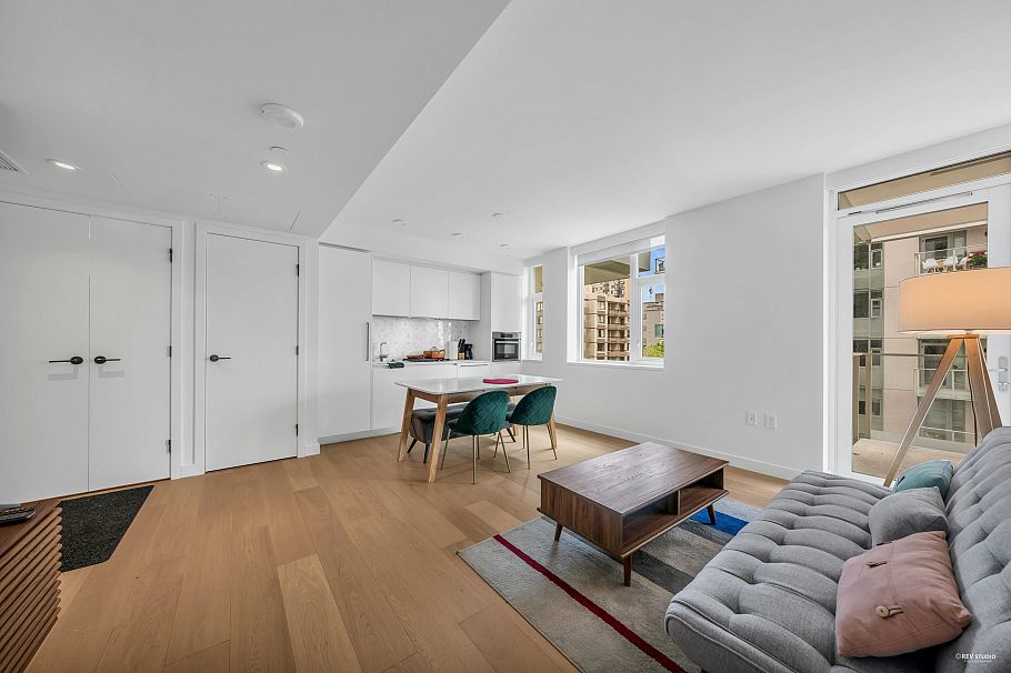 906 1180 Broughton Street Vancouver, BC - 4