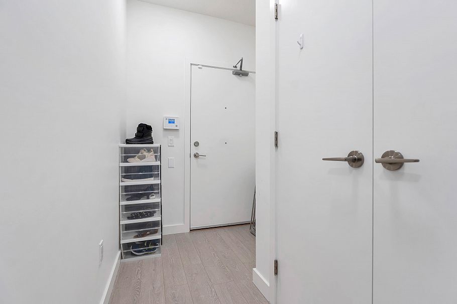 107 7988 Yukon Street Vancouver, BC - 23