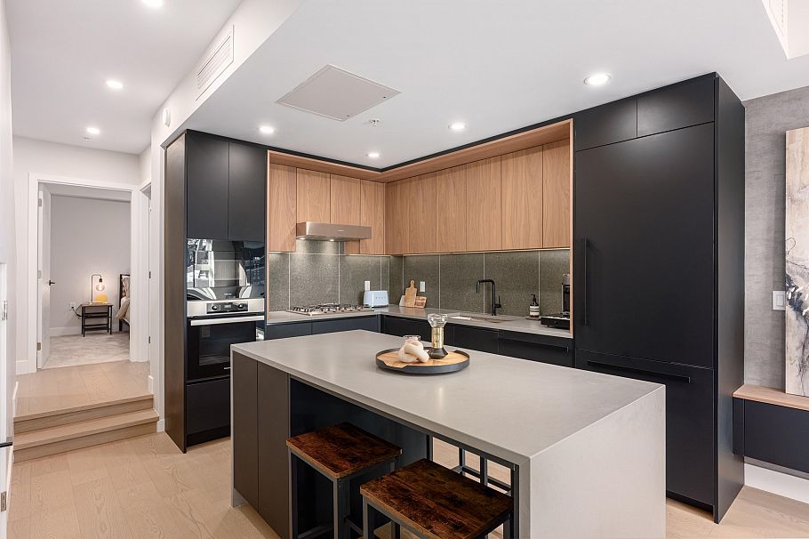 135 W 41st Avenue Vancouver, BC - 3