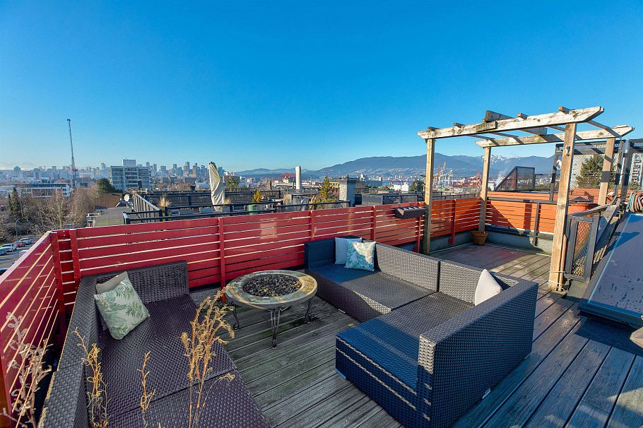 1865 Adanac Street Vancouver, BC - 2