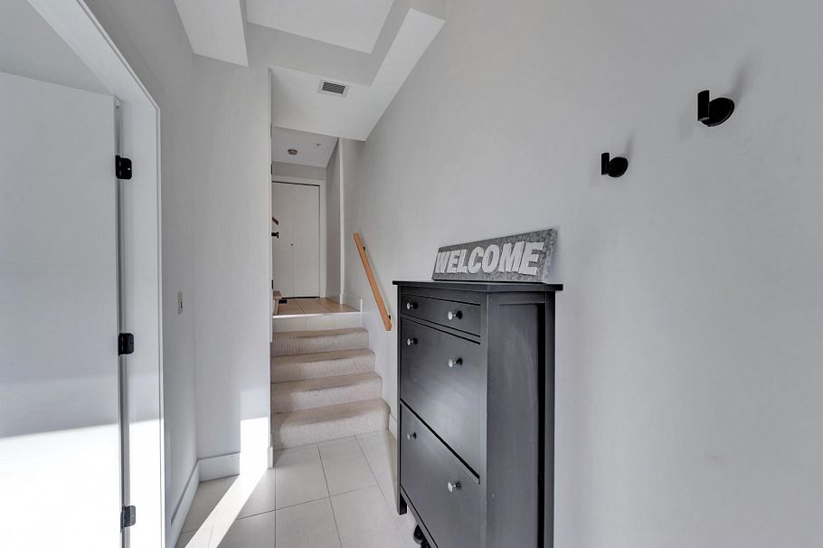 3 752 E 3rd Street North Vancouver, BC - 4