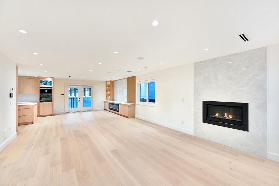 806 Montroyal Boulevard North Vancouver, BC - 4