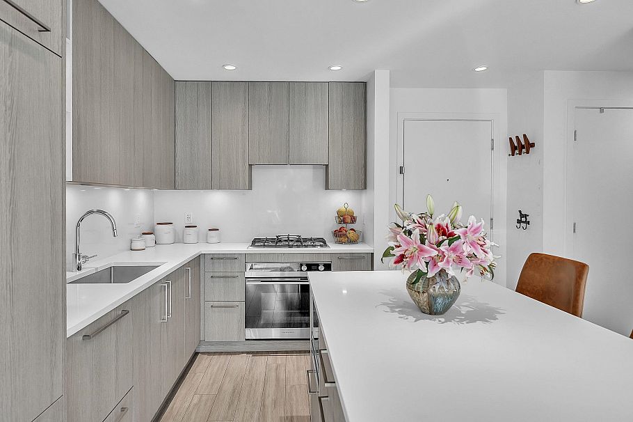 205 733 E 3rd Street North Vancouver, BC - 4