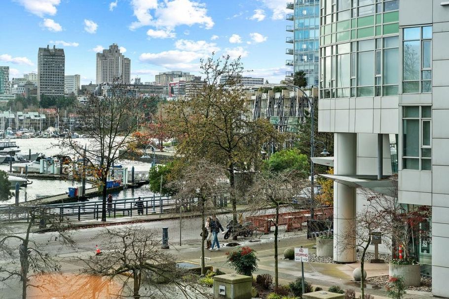 123 Aquarius Mews Vancouver, BC - 2