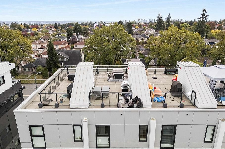 138 W Woodstock Avenue Vancouver, BC - 34