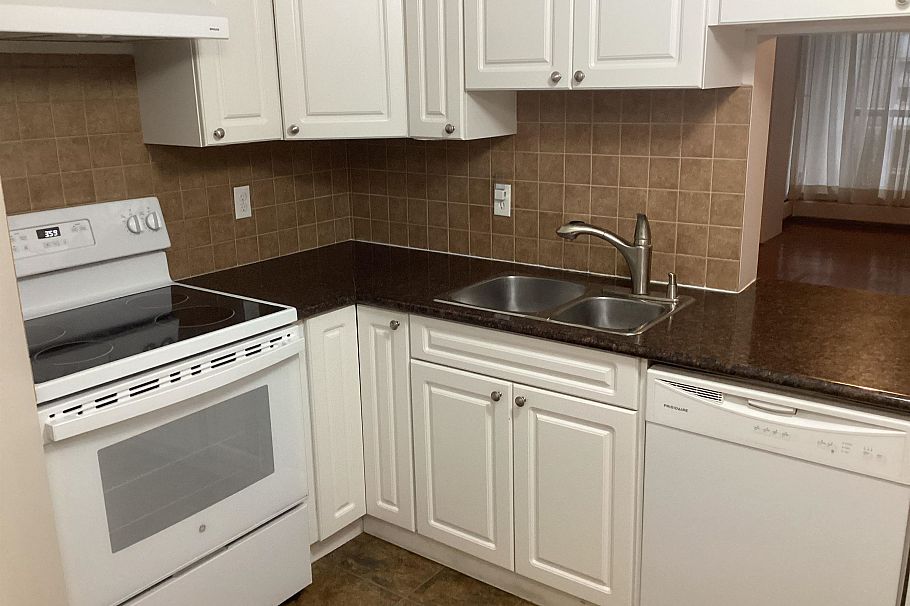 307 2024 Fullerton Avenue North Vancouver, BC - 2