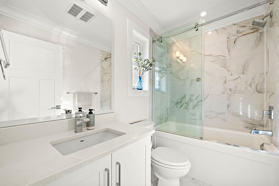 244 E 18th Street North Vancouver, BC - 17