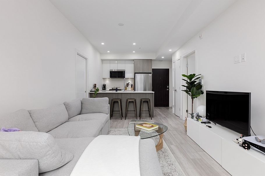 204 979 E 19th Avenue Vancouver, BC - 3